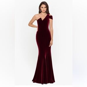 Betsy & Adams NWTSize 12 Elegant Burgundy Velvet Evening Gown
